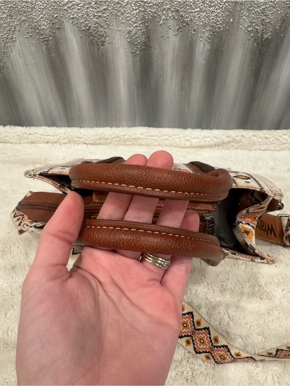 Wrangler Southwestern Crossbody Tote - Picture 5 of 7